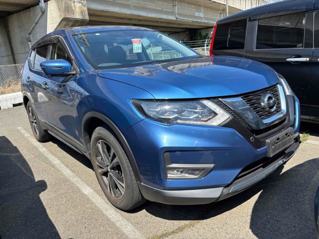 front side view of 2019 Nissan X-Trail