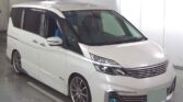 front side view of 2017 Nissan Serena 5D RIDER