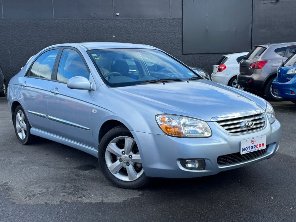 front side view of 2007 Kia Cerato