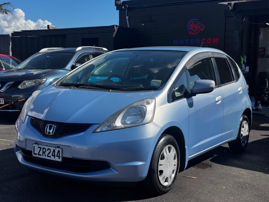 front side view of 2009 Honda Fit