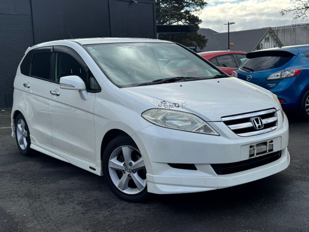 side view of 2005 Honda EDIX