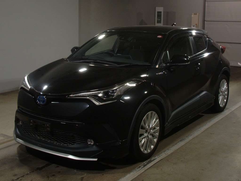 front side view of 2018 Toyota C-HR S LED PACKAGE
