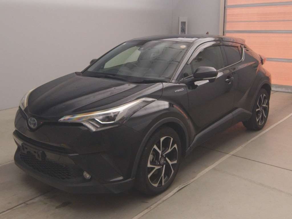 side view of 2017 Toyota C-HR G
