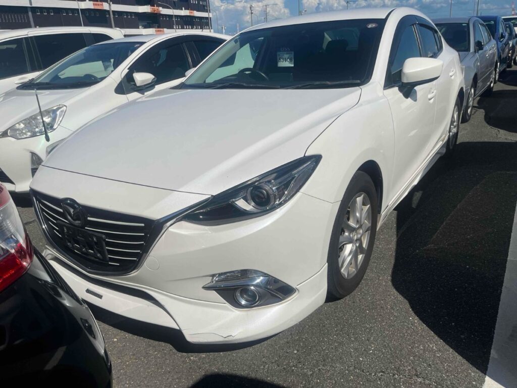 side view of 2014 Mazda Axela