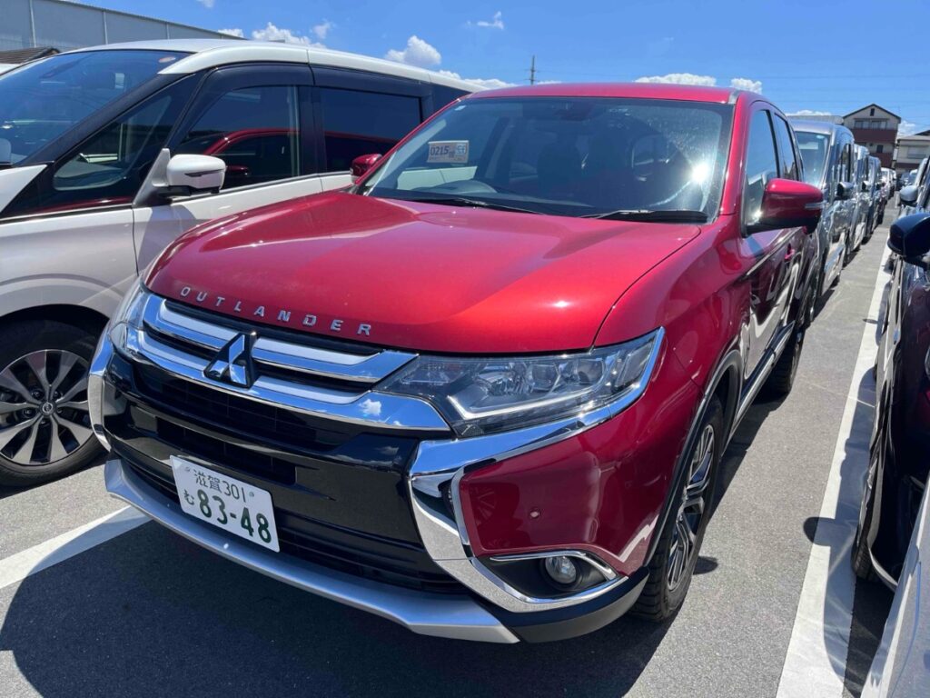 front side view of 2015 Mitsubishi Outlander