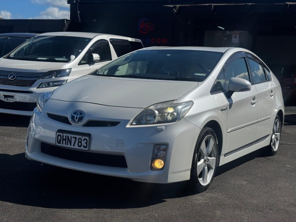 side view of 2010 Toyota Prius