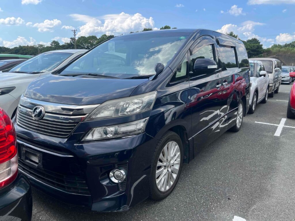 side view of 2013 Toyota Vellfire