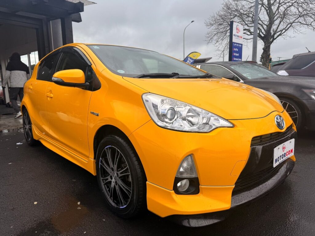 side view of 2014 Toyota Aqua