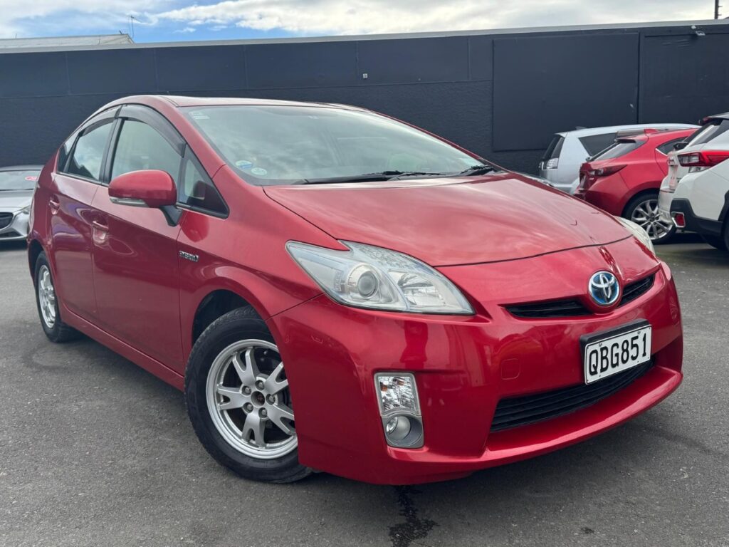 side view of 2011 Toyota Prius
