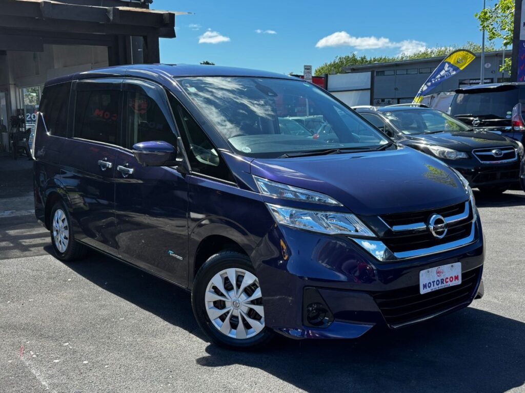 front side view of 2016 Nissan Serena