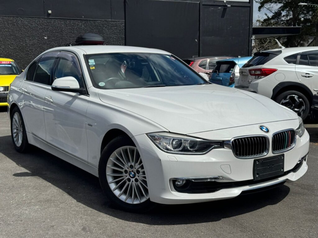 side view of 2014 BMW 320i