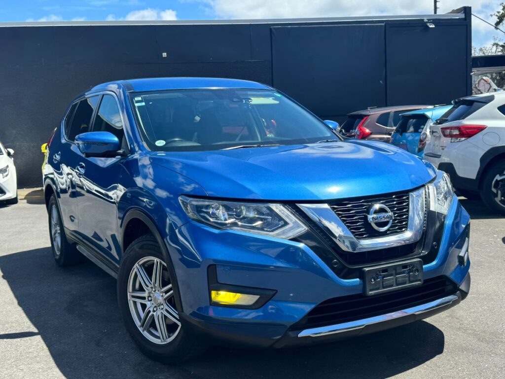 side view of 2019 Nissan X-Trail