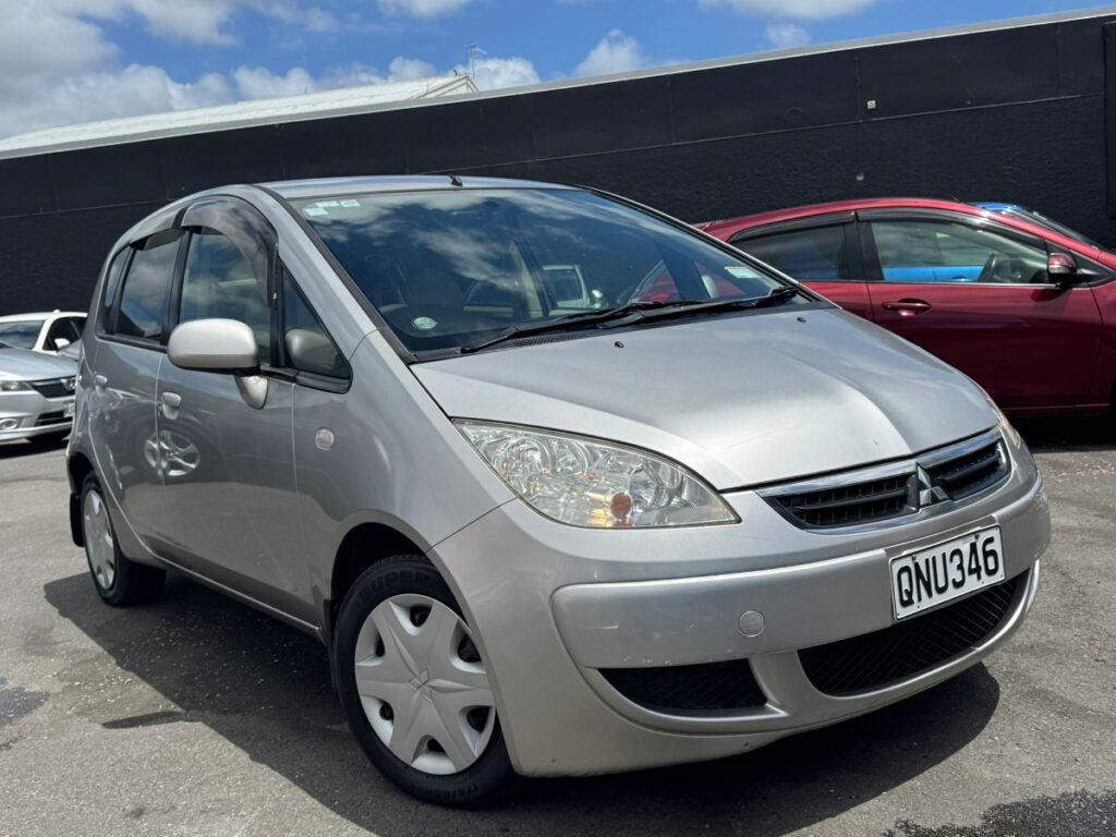 side view of 2006 Mitsubishi Colt