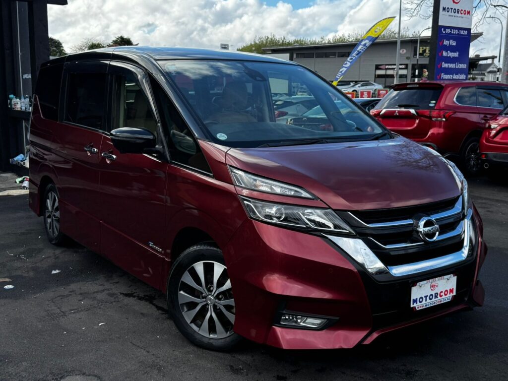 side view of 2016 Nissan Serena