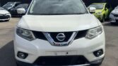 front view of 2016 Nissan X-Trail