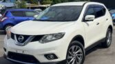 side view of 2016 Nissan X-Trail