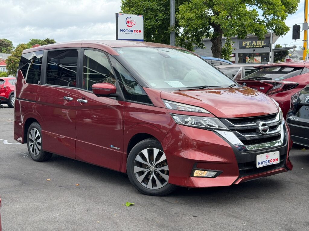 front side view of 2017 Nissan Serena