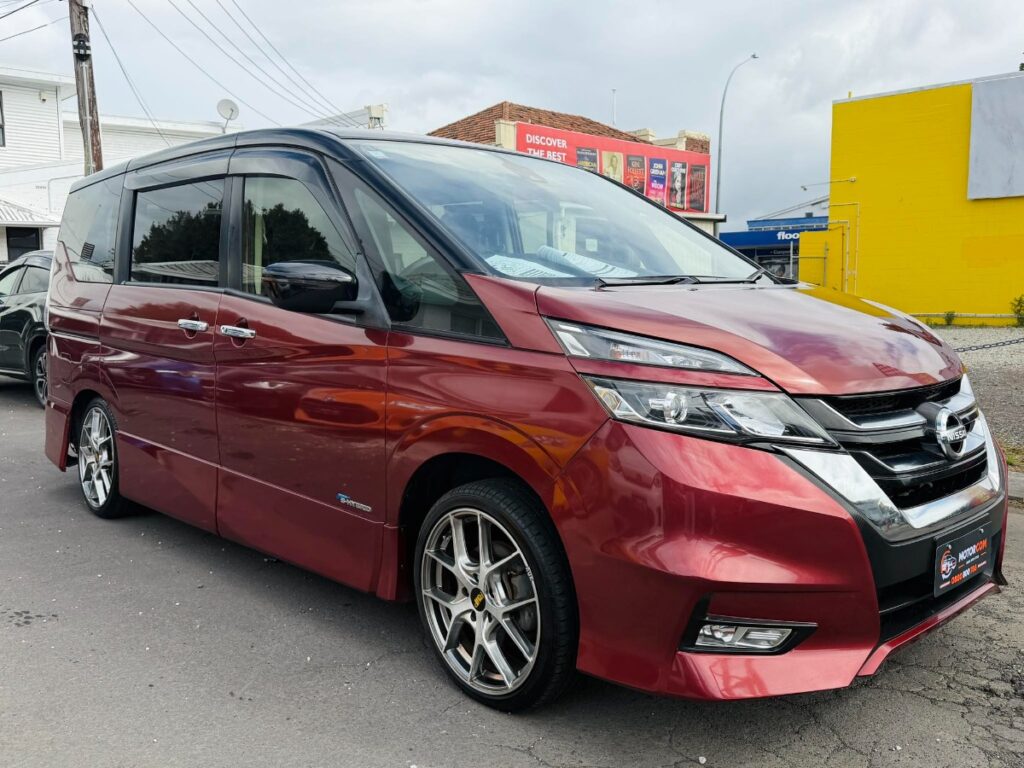 side view of 2017 Nissan Serena