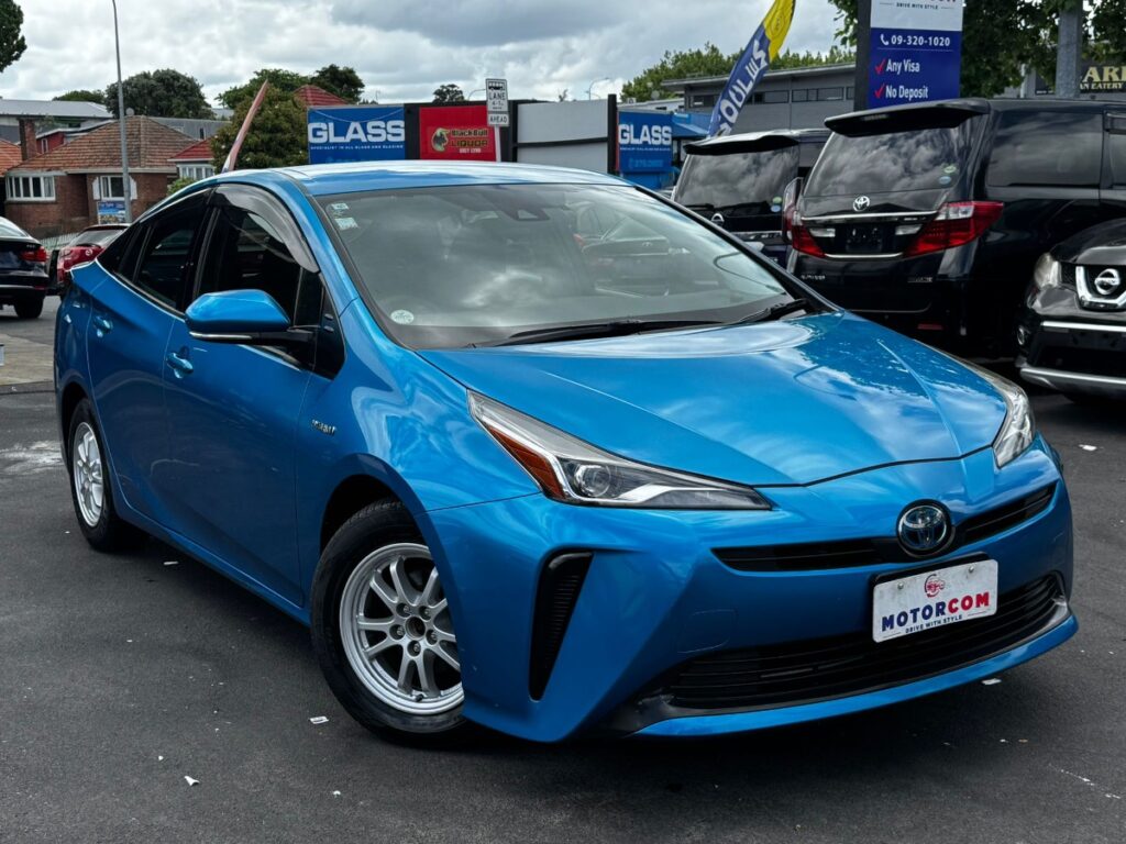 side view of 2019 Toyota Prius S