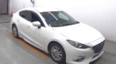 front side view of 2014 Mazda Axela