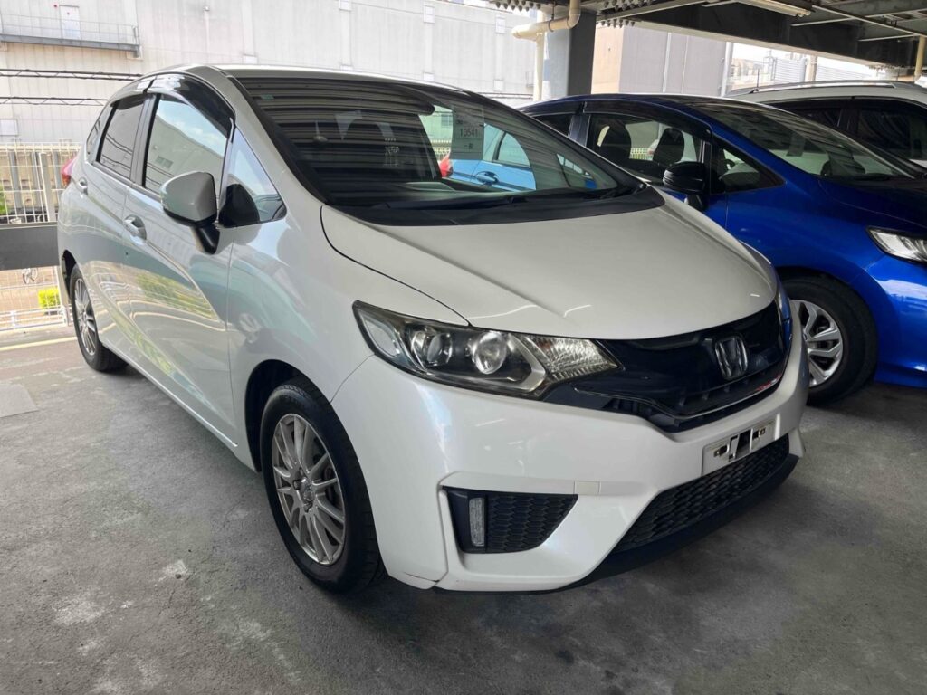 front side view of 2014 Honda Fit 15X L