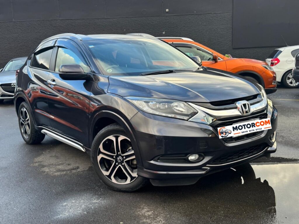 front side view of 2014 Honda Vezel