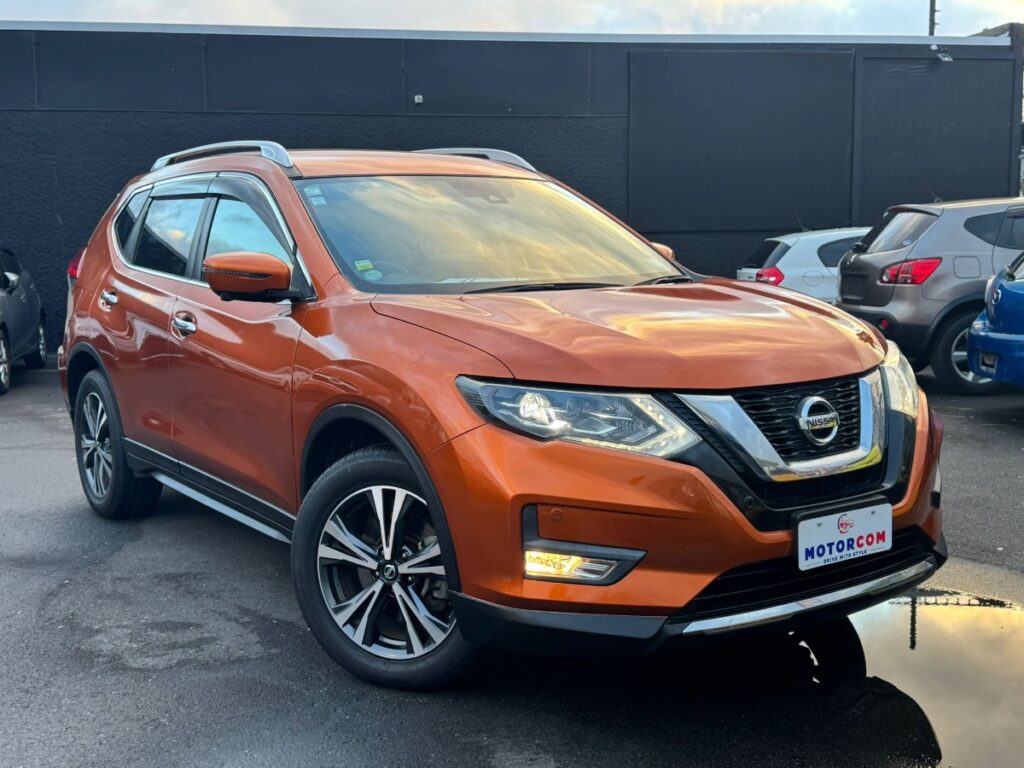 front side view of 2017 Nissan X-Trail