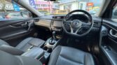 front inside view of 2017 Nissan X-Trail