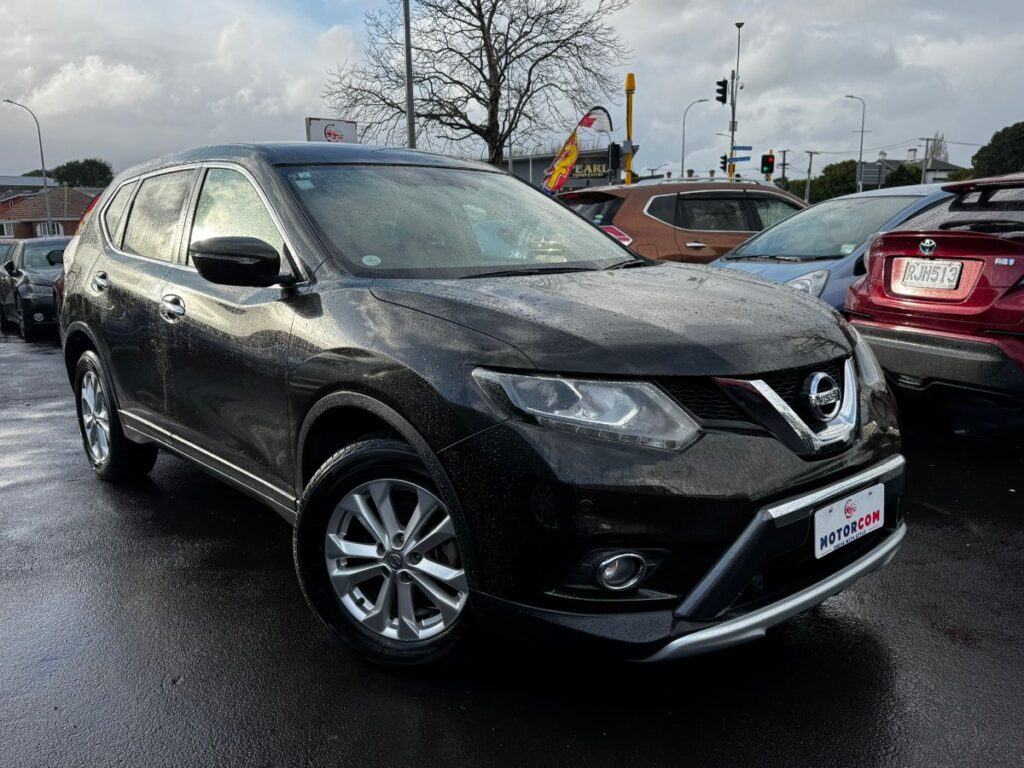 side view of 2016 Nissan X-Trail