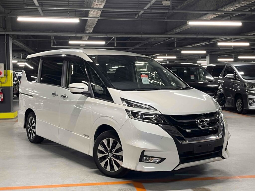 side view of van 2019 Nissan Serena