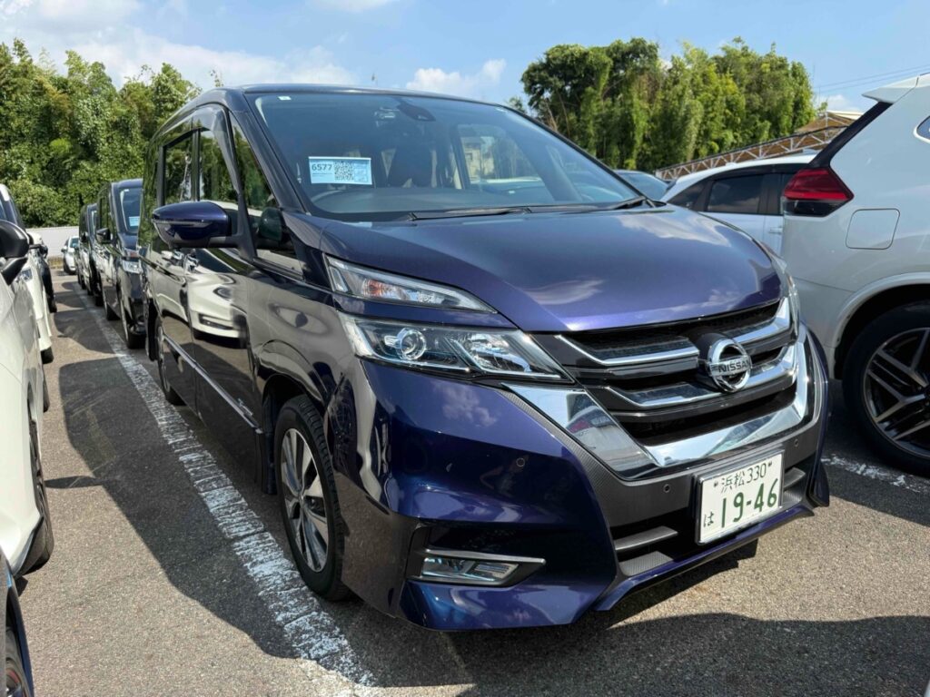 front side view of 2017 Nissan Serena