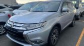 side view of 2016 Mitsubishi Outlander