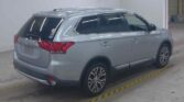 full side view of 2016 Mitsubishi Outlander