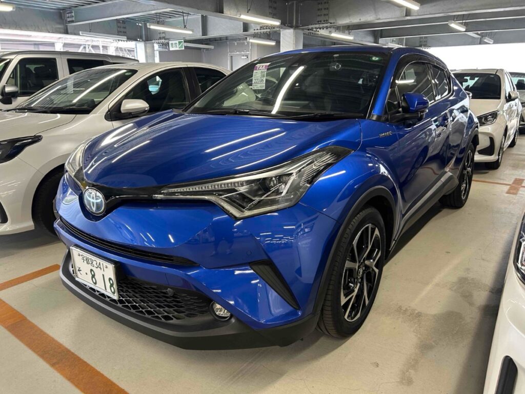 front side view of luxury blue 2018 Toyota C-HR G