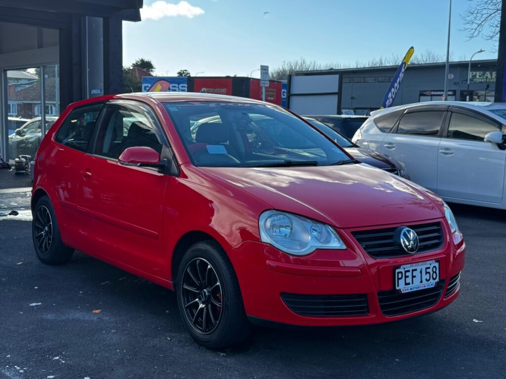 front side view of red used 2008 Volkswagen Polo