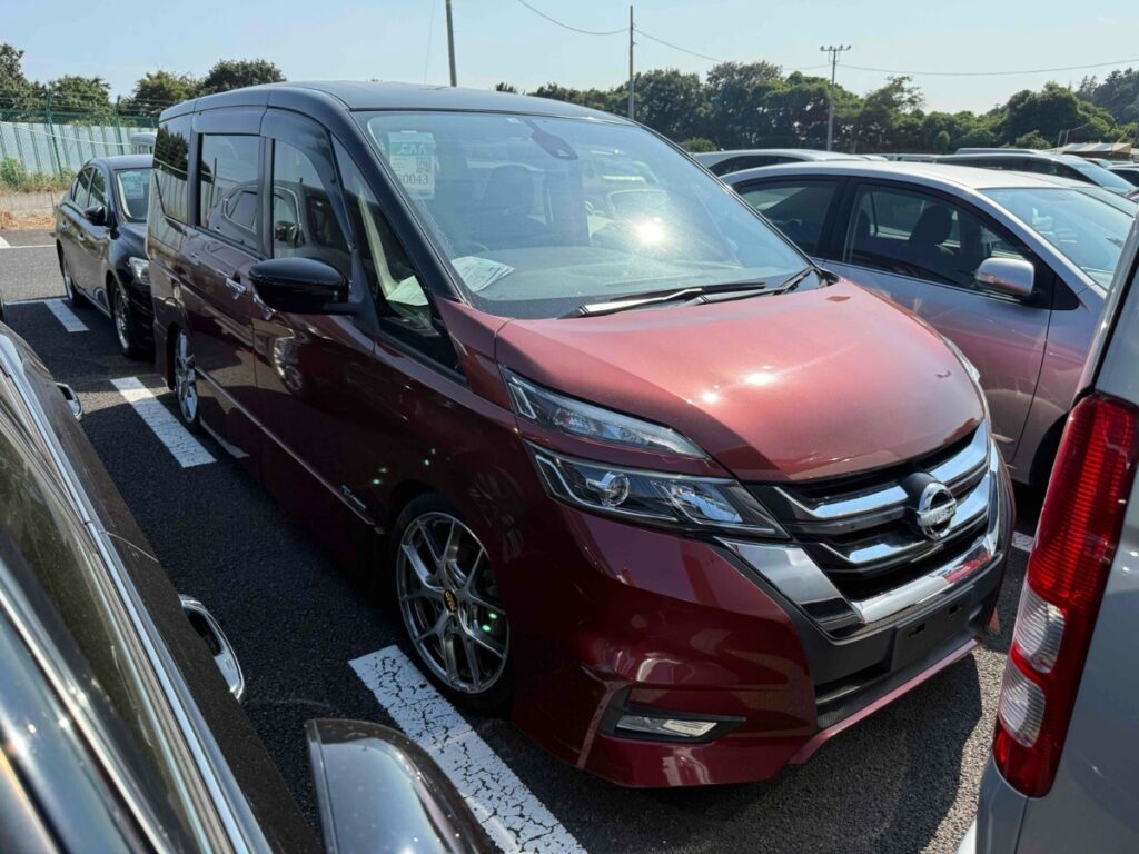front side view of 2017 Nissan Serena