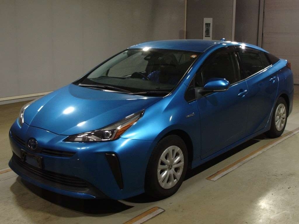front side view of blue 2019 Toyota Prius
