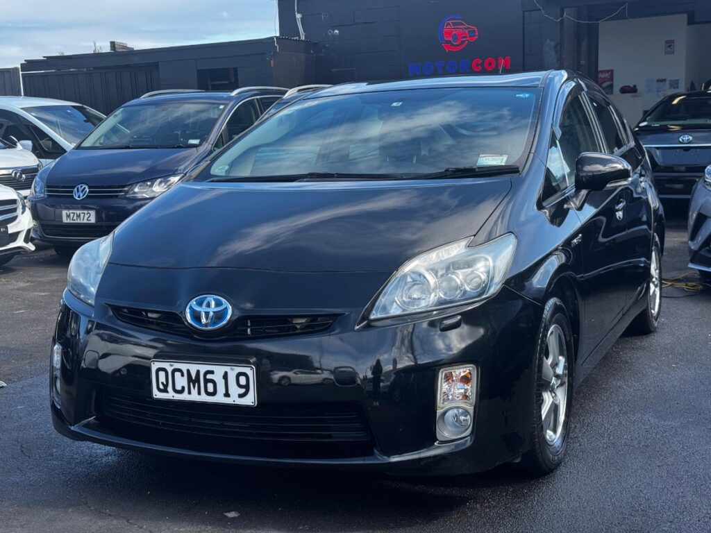 side view of 2011 Toyota Prius