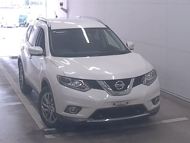 front side view of 2017 Nissan X-Trail