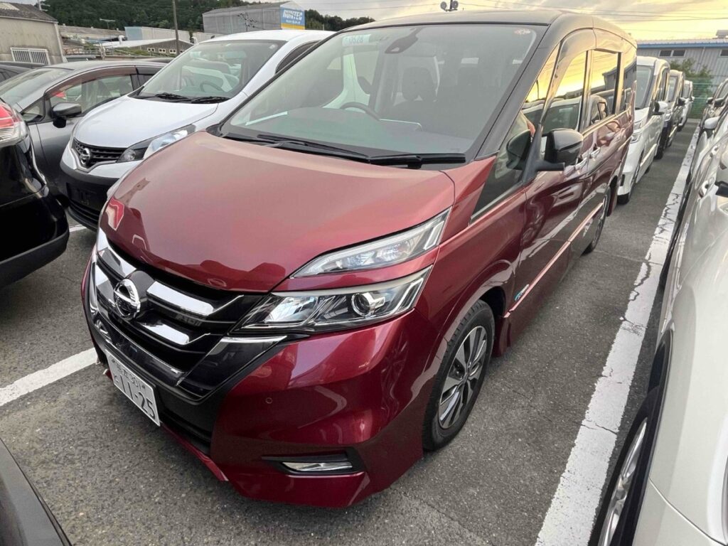 front side view of used 2017 Nissan Serena