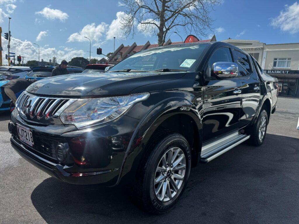 side view of 2017 Mitsubishi Triton