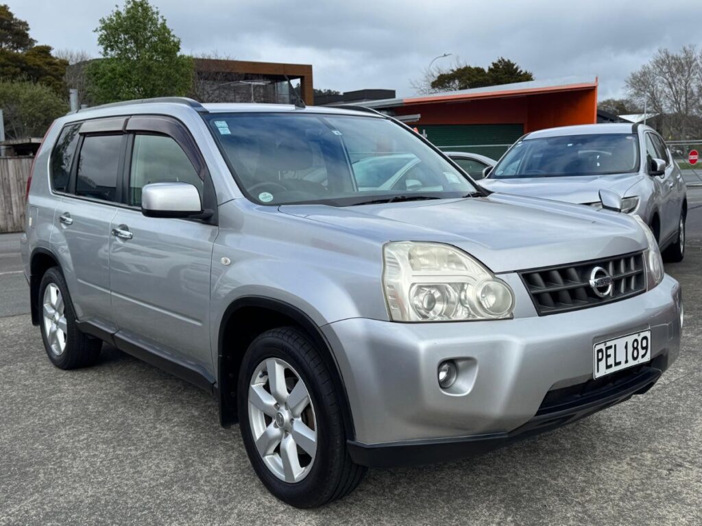 side view of 2010 Nissan X-Trail
