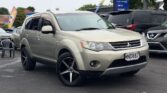 side view of 2006 Mitsubishi Outlander