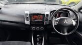 front inside view of 2006 Mitsubishi Outlander