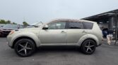 full side view of 2006 Mitsubishi Outlander