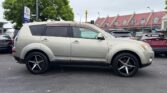 full side view of 2006 Mitsubishi Outlander