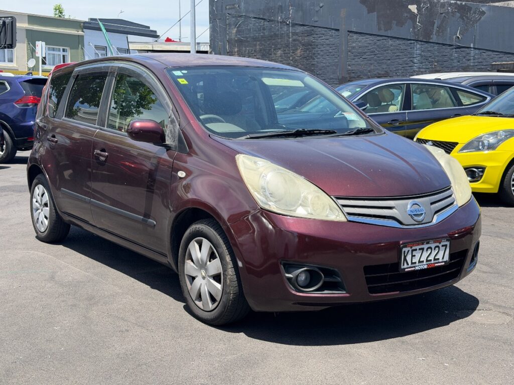 side view of 2010 Nissan Note