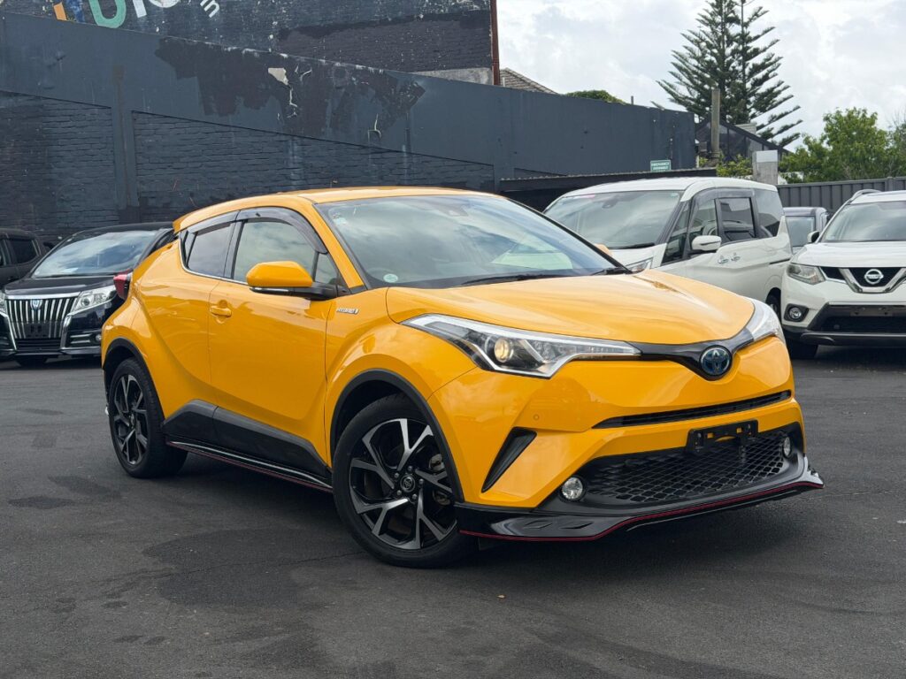 side view of 2016 Toyota C-HR G