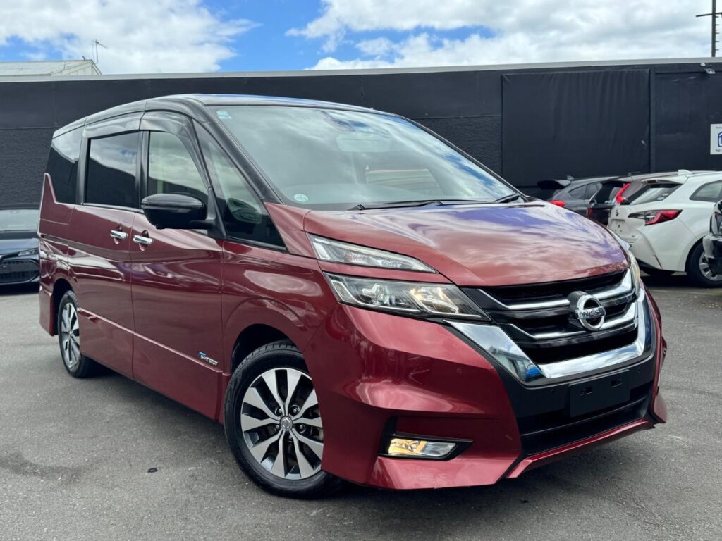 side view of 2017 Nissan Serena HWS-G