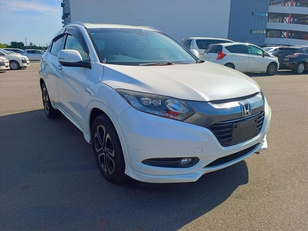 side view of 2016 Honda Vezel